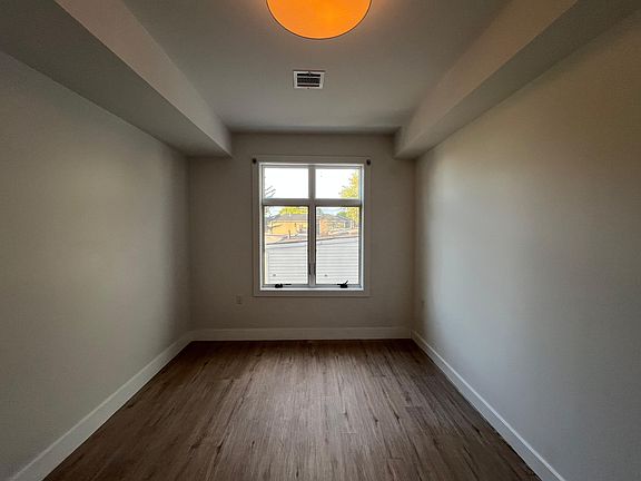 4th image of 276 Duncan Ave #6E