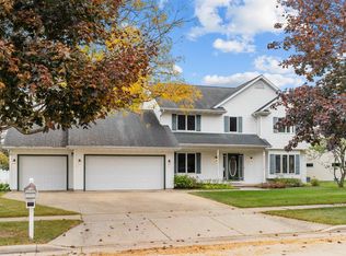 550 Fox Fire Dr, Oshkosh, WI 54904