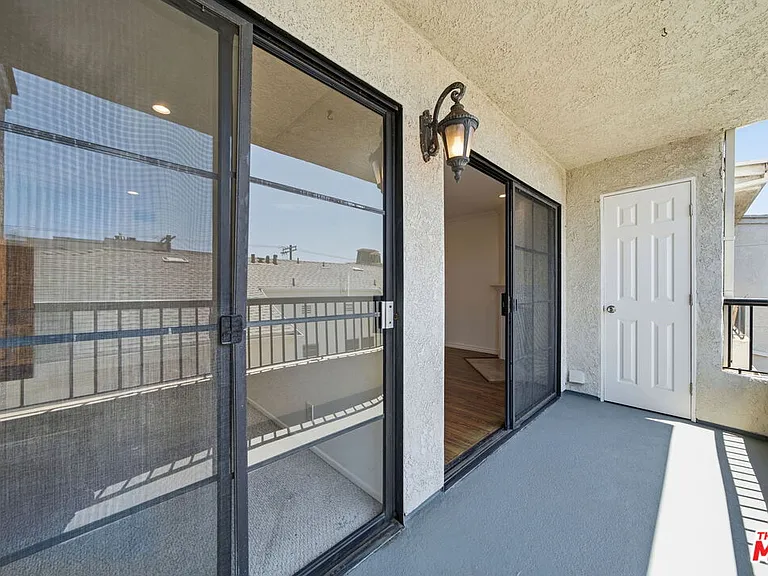 909 N Croft Ave #305 — Photo 9