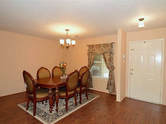 4th image of 2703 Quail Run Dr