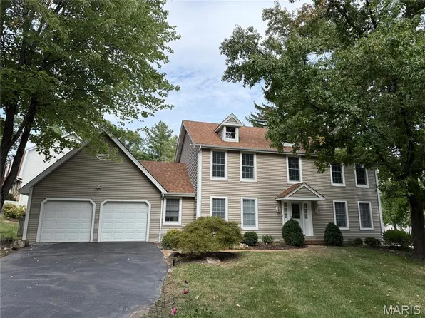 606 Stablestone Dr, Chesterfield, MO 63017