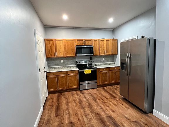 2nd image of 140 Spring St