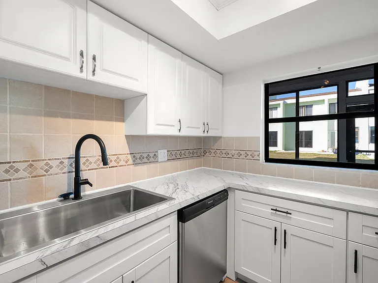1 Windrush Blvd #19 — Photo 20