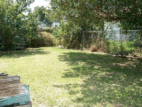 3rd image of 321 189th St