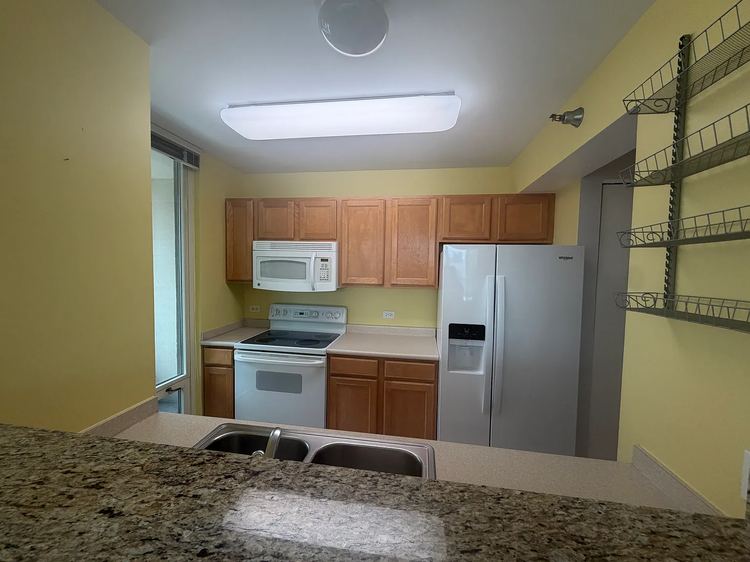 1 bed, 880 sqft, $2,700 — Photo 3