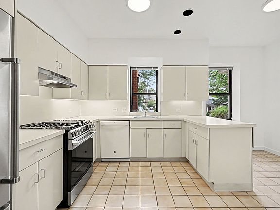 3rd image of 40 W Elm St APT 2M