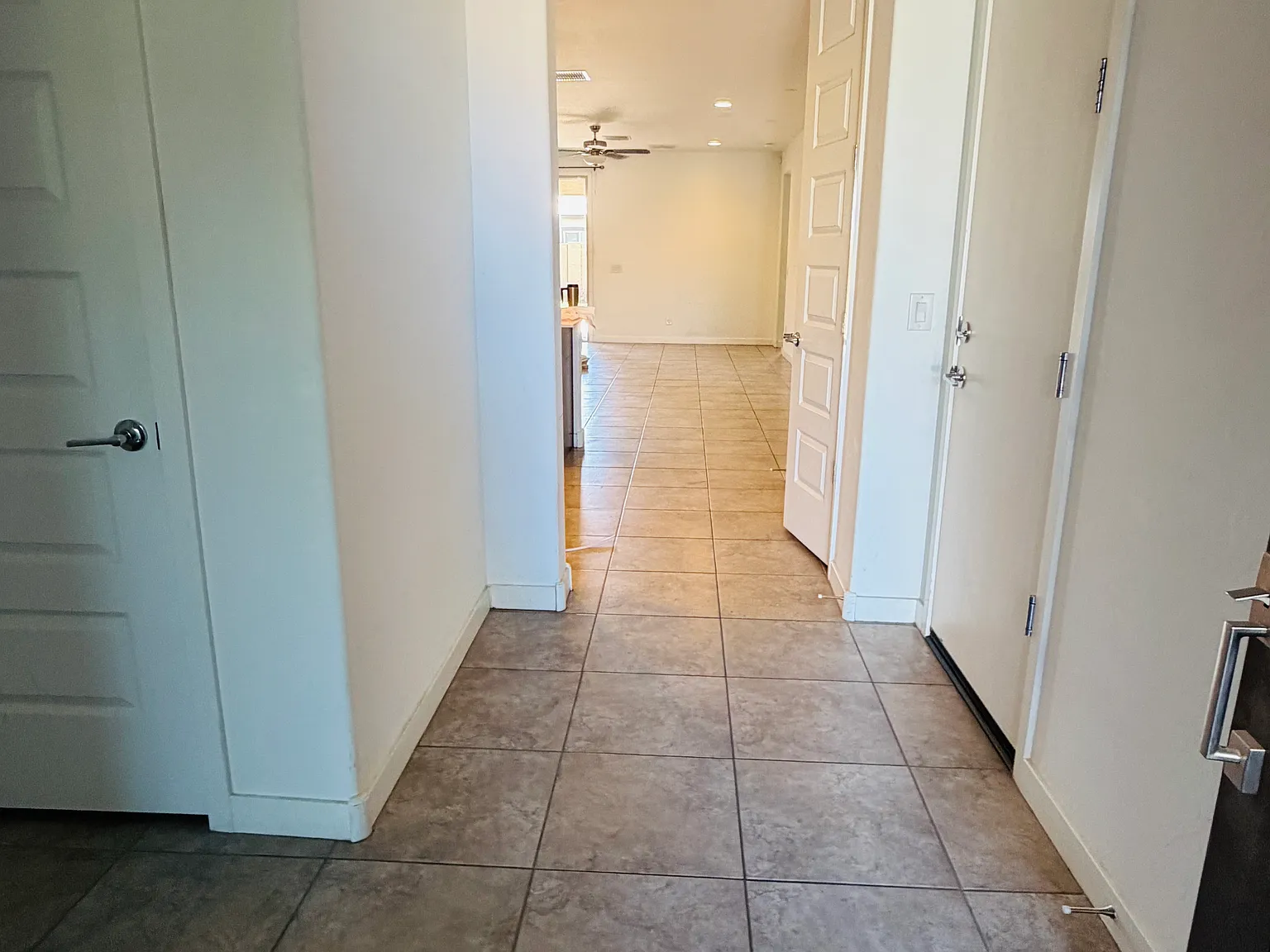 3 bed, 1940 sqft, $2,400 — Photo 2