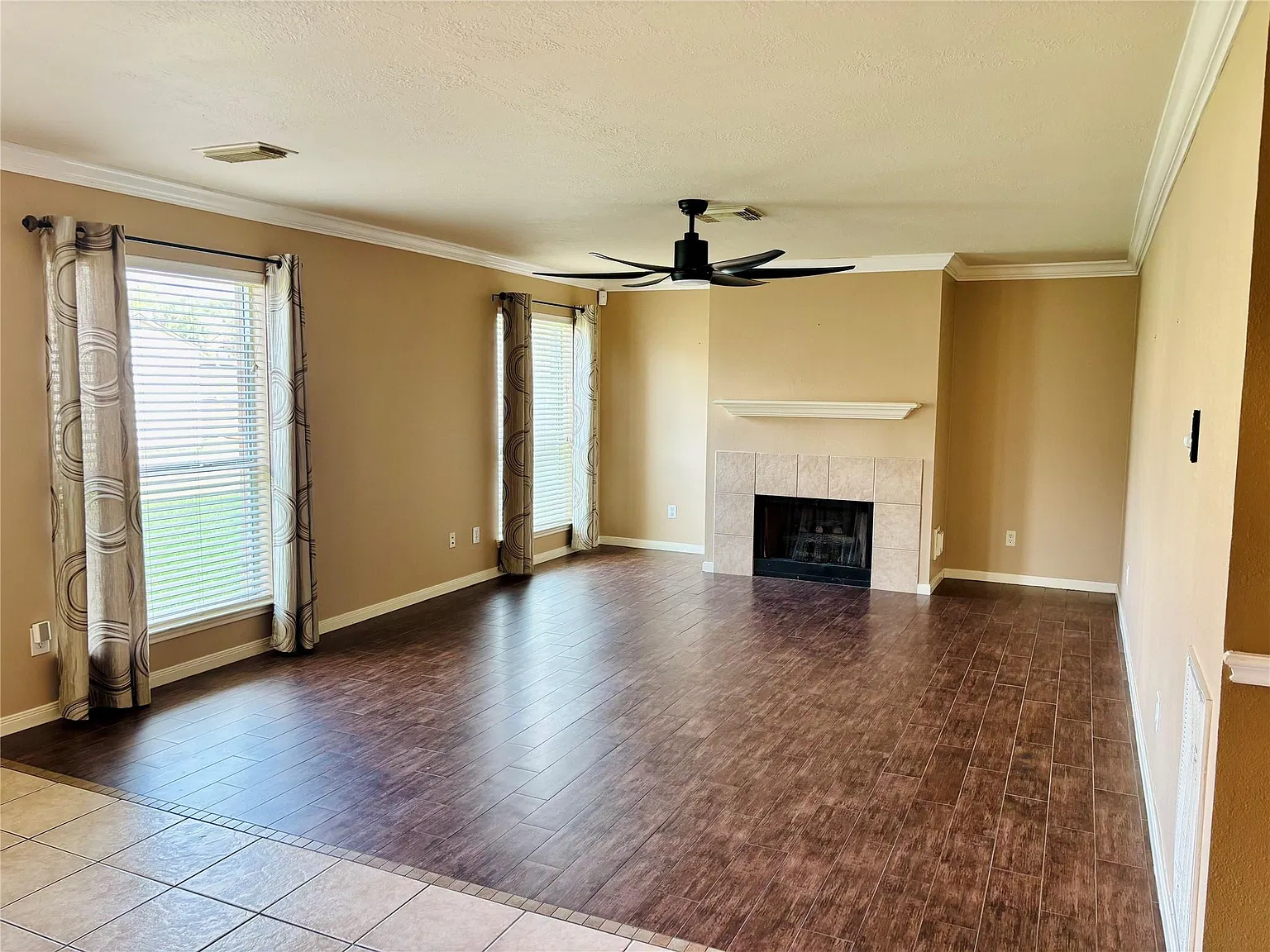 4 bed, 2.5 bath, 2830 sqft, $2,700 — Photo 4