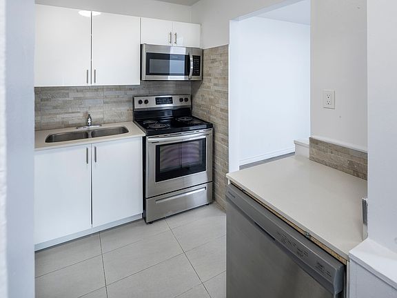 2nd image of 519 Sunnydale Pl