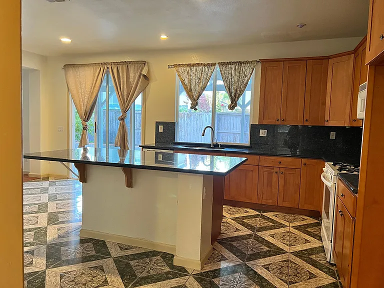 1717 Carousel Dr — Photo 21