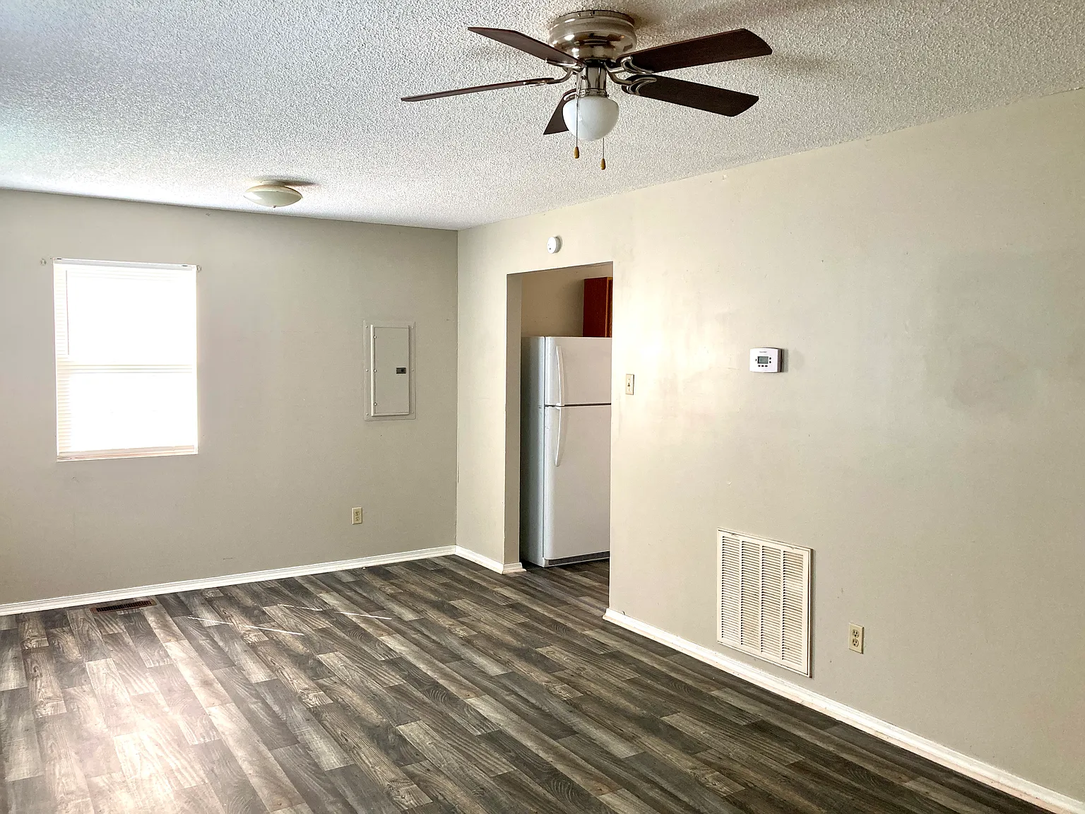 603 W Mill St — Photo 2