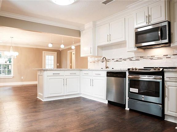 5th image of 2619 Aster St