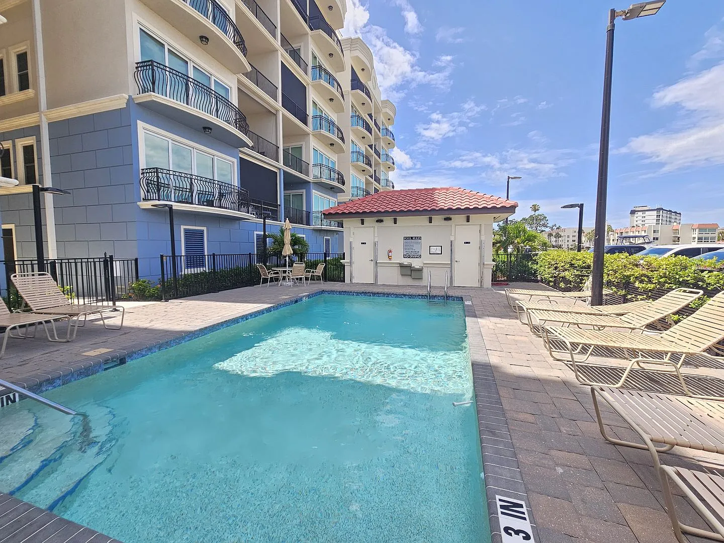 Annual Furnished or Seasonal Short-Term 3 Bedroom 2 Bathroom Luxury Condo on Venice Island! — Photo 2
