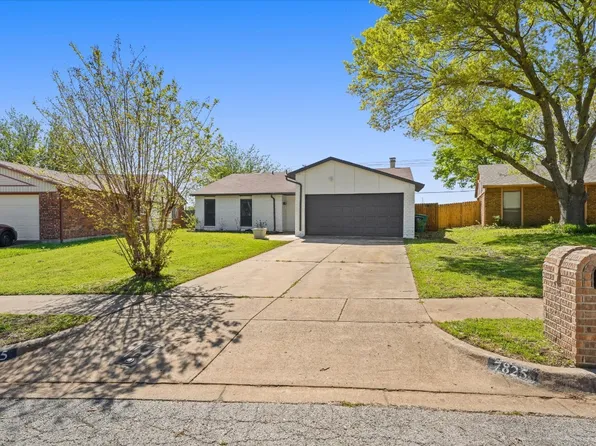 7825 Summerglen Rd, Fort Worth, TX 76133