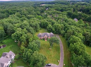 16 Robin Hood Ln, Easton, CT 06612