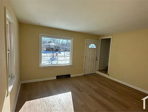 4 bed, 975 sqft, $1,295 — Photo 2