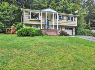 27 Starlight Rd, West Milford, NJ 07480