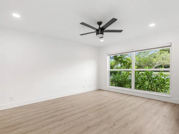 2737 Zorno Way, Delray Beach, FL 33445