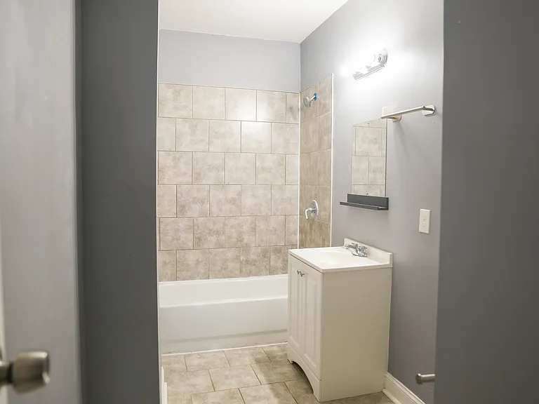 1321 W Lafayette Ave — Photo 15