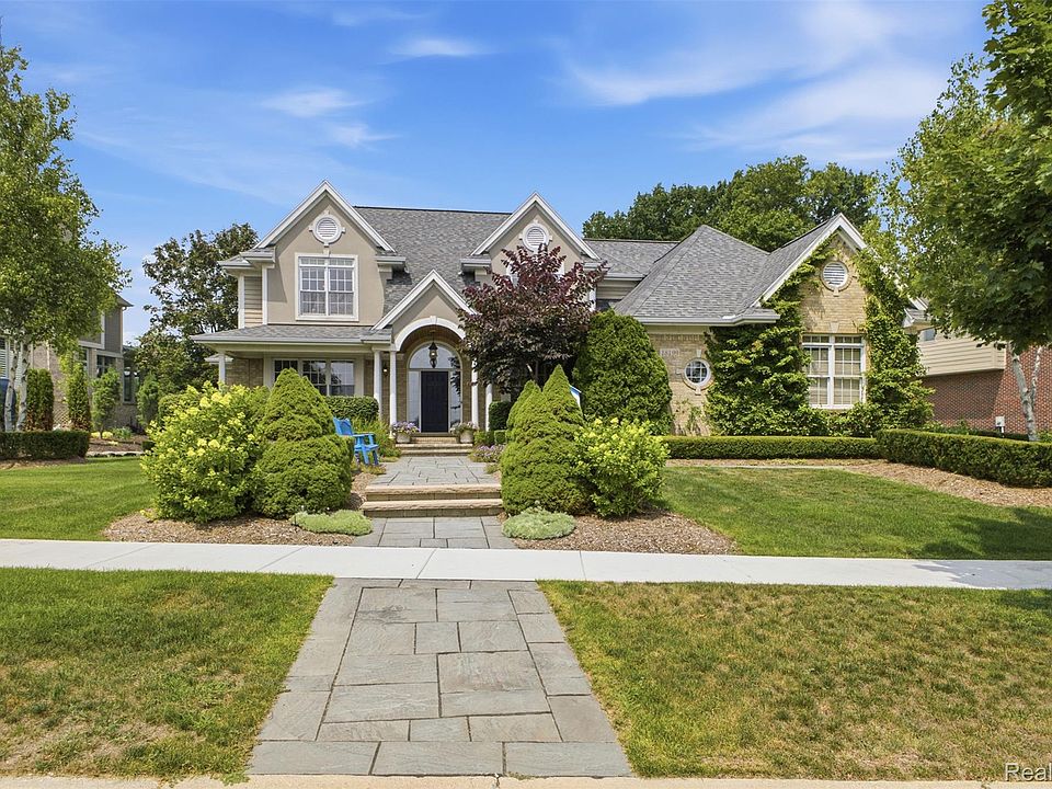 1st image of 18199 Parkshore Dr