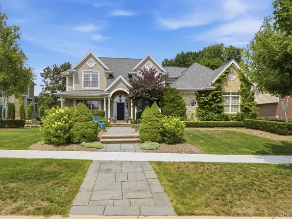 18199 Parkshore Dr, Northville, MI 48168