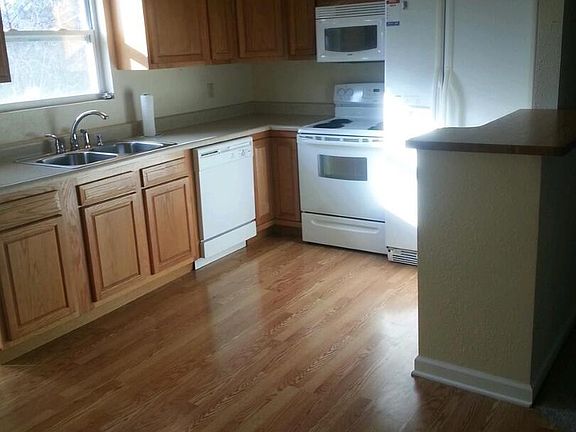 3rd image of 1300 Laura Ln