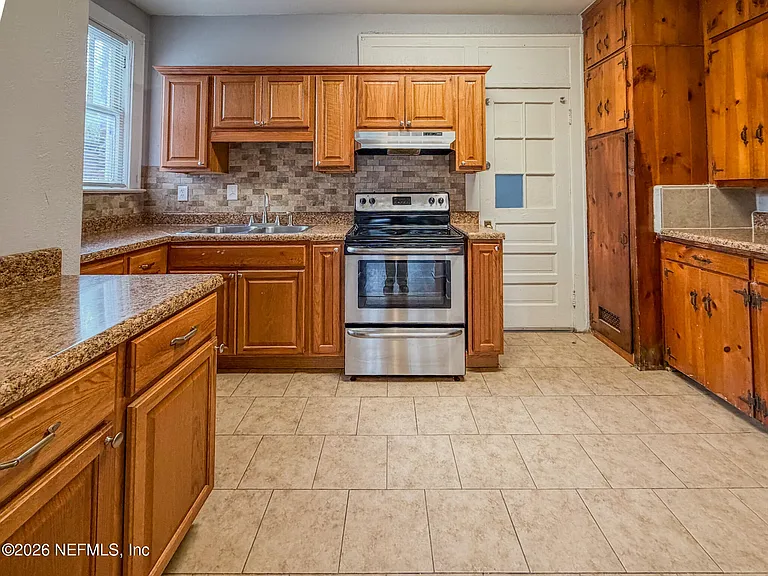 2359 Oak St #2 — Photo 6