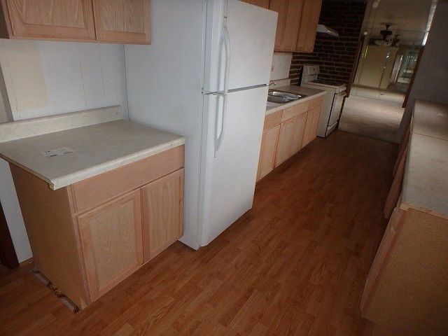 2nd image of 16200 Cambridge Dr