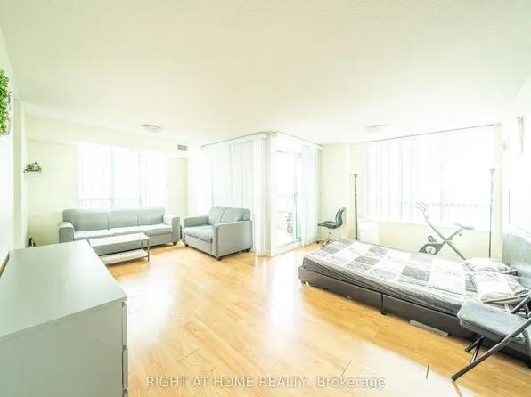 335 Rathburn Rd W, Mississauga, ON