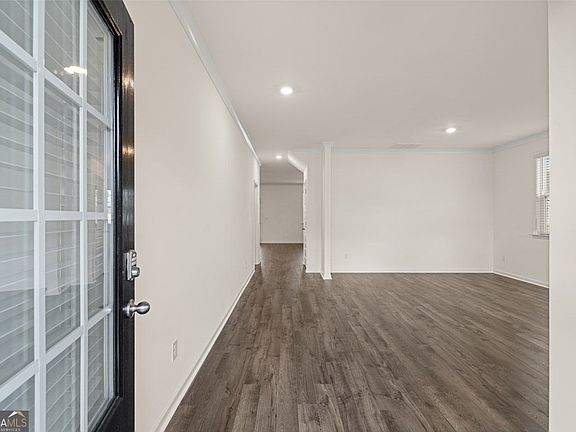 2nd image of 2897 Eucalyptus Rd