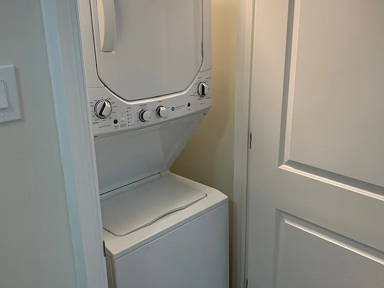 Pembroke Apartments — Photo 18