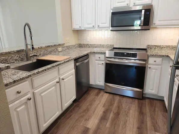 2740 Northview ROAD #102, Waukesha, WI 53188