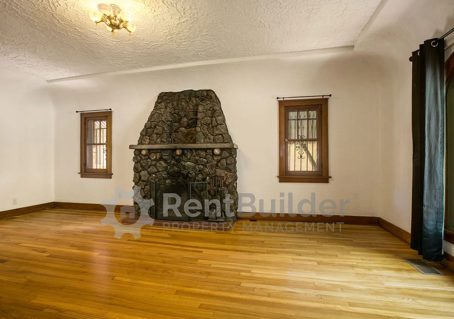 2 bed, 1.0 bath, 1400 sqft, $1,895 — Photo 4
