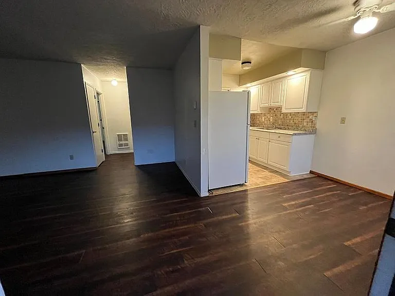 3217 Grand Blvd — Photo 8