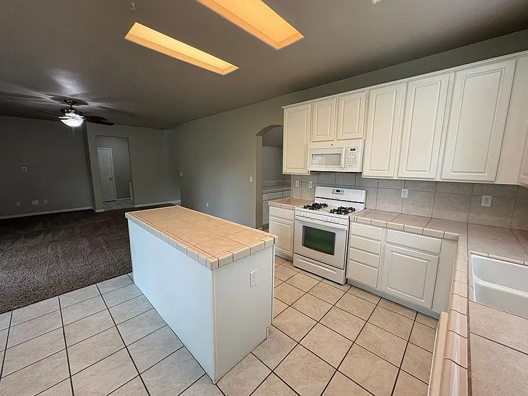 1249 N Julieann Ct — Photo 27