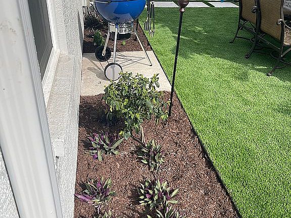 4th image of 2541 Estancia Blvd