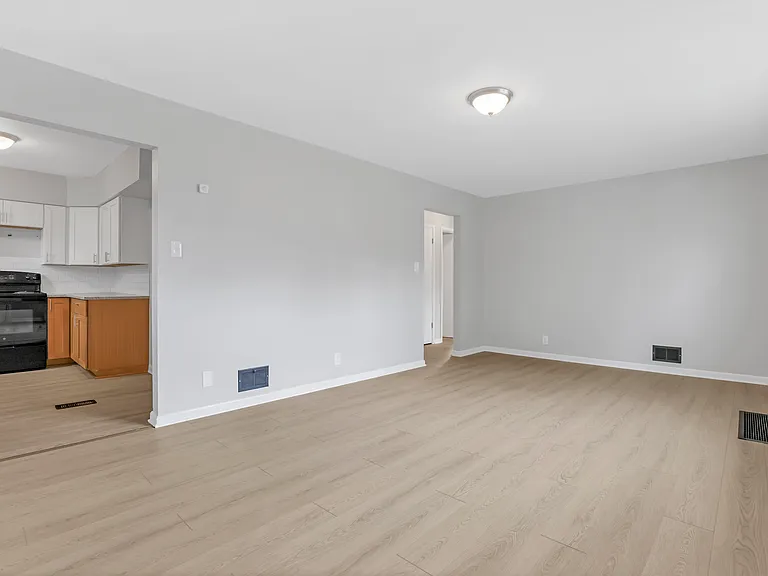 307 S Wheatland Ave — Photo 5