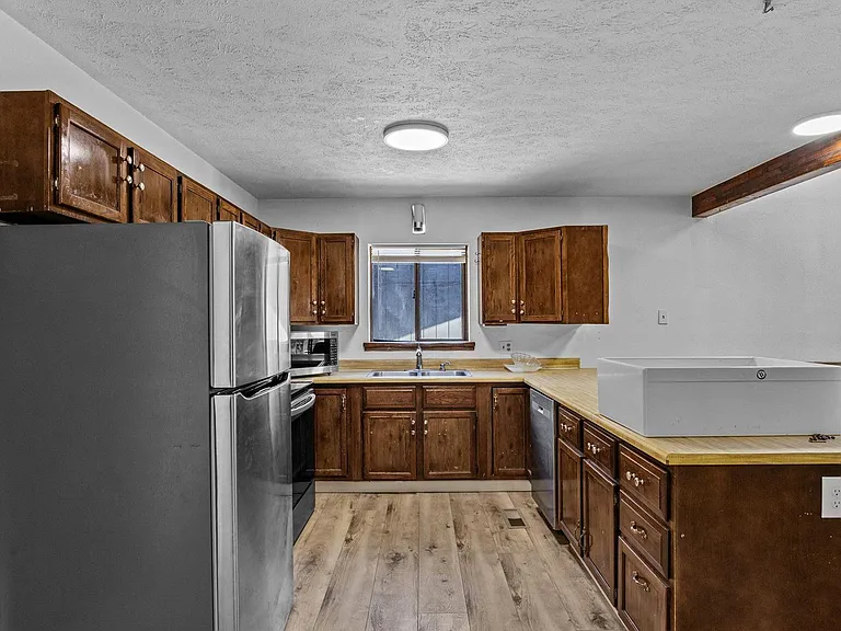 1108 Parkwood Ln — Photo 6