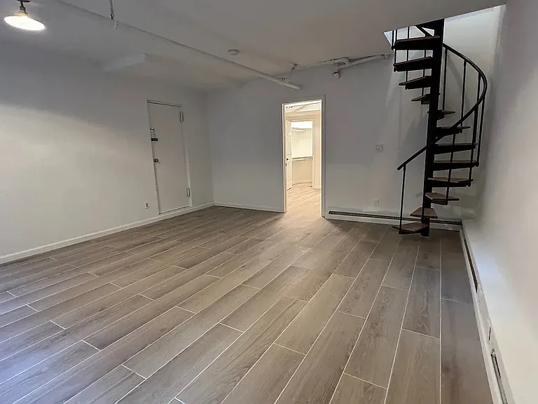 135 W 10th St #1 — Photo 2