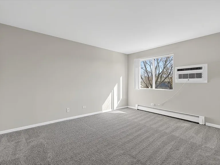 708 W 65th St #6 — Photo 17