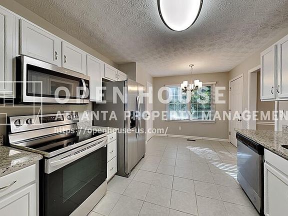 5th image of 300 Austin Dr