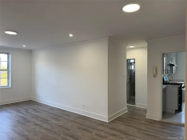 222-89 Braddock Avenue #3-E, Bellerose, NY 11428