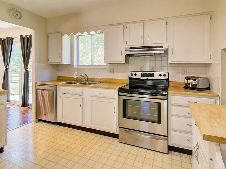 8174 Maddox Dr — Photo 3