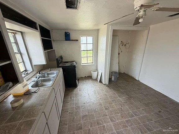 2nd image of 815 N Extrumberto Solis St