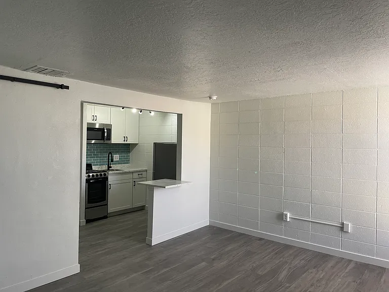 Remodeled, Top End UNM Area Studio Apts. in Great Community — Photo 26