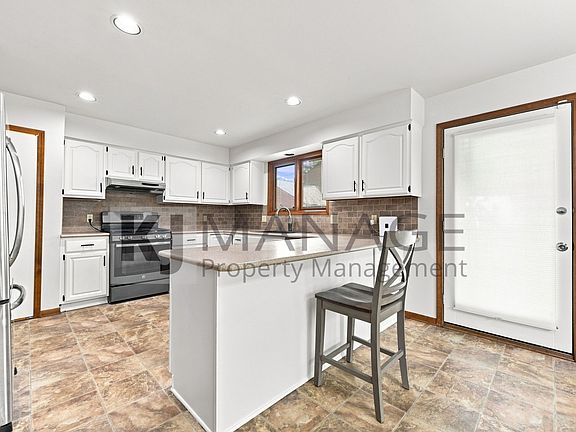 4th image of 22267 Heatherbrae Way S