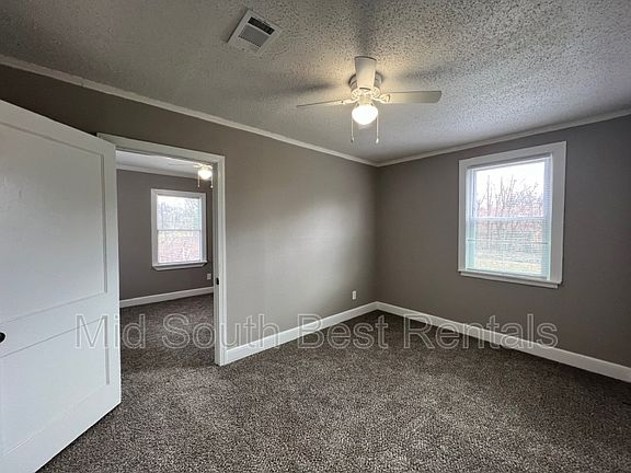 4th image of 818 E Waldorf Ave