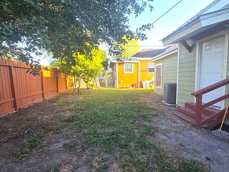 802 N 7th St — Photo 11