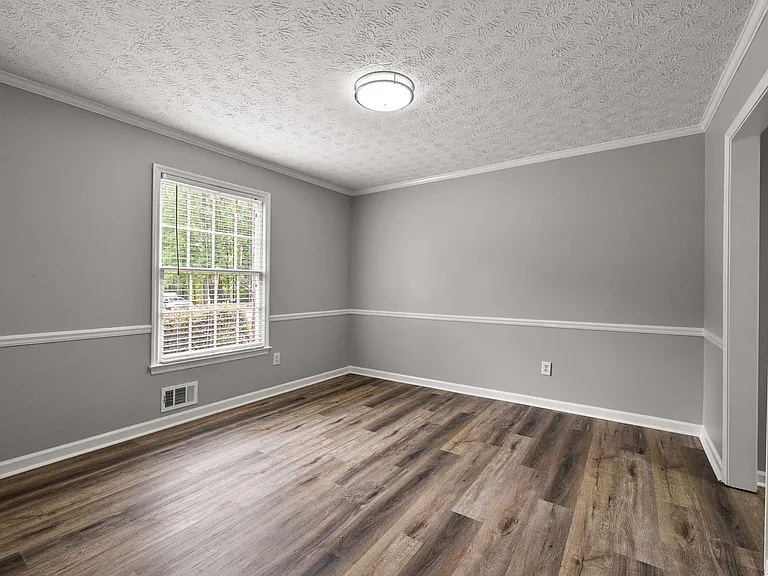 135 Firethorn Ln — Photo 8