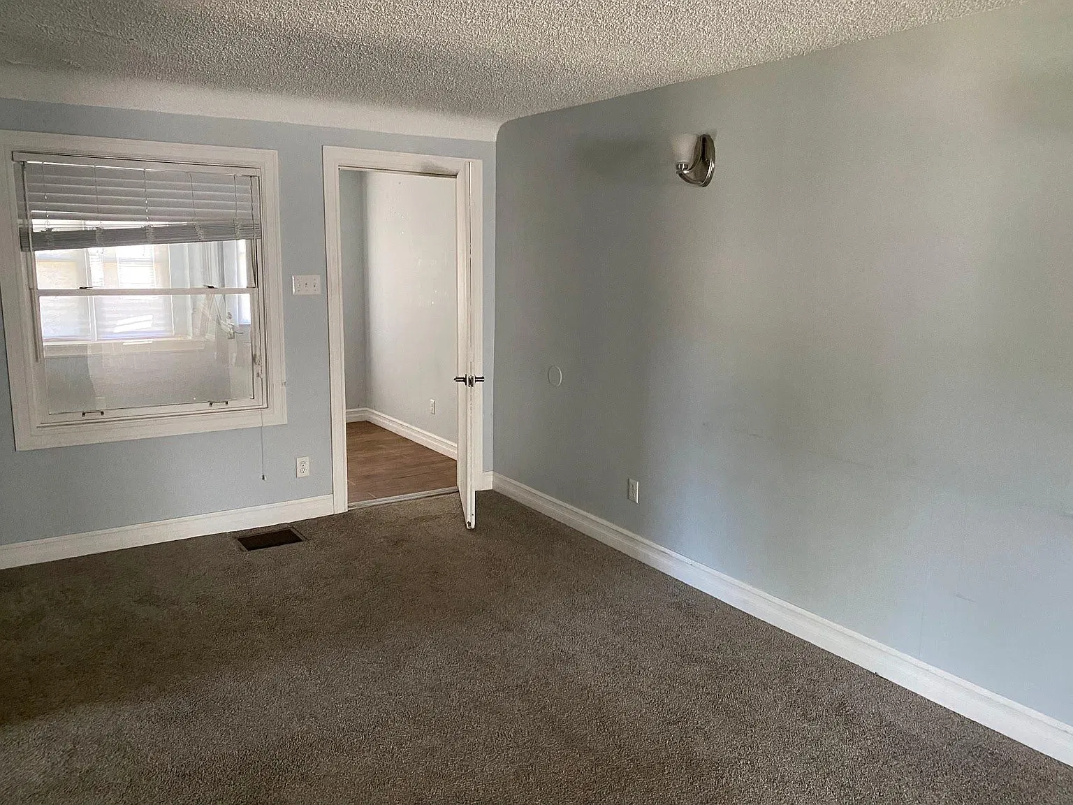 1520 Petrolia — Photo 2